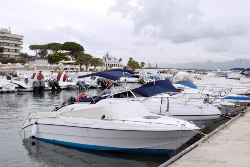 when is the best time to clean your boat (3)